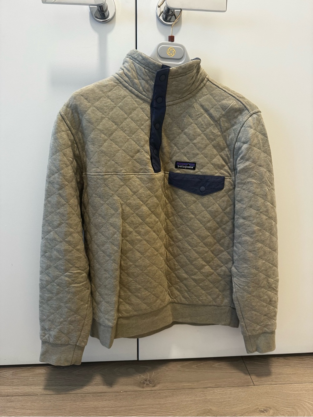 Patagonia Quilted Snap Pullover Jacket in Light Olive with Navy Trim